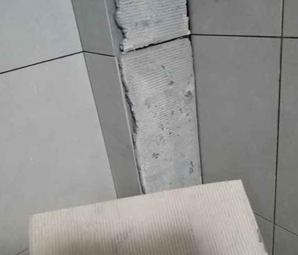 尚义瓷砖空鼓维修公司分享下厨房瓷砖脱落的补救措施。